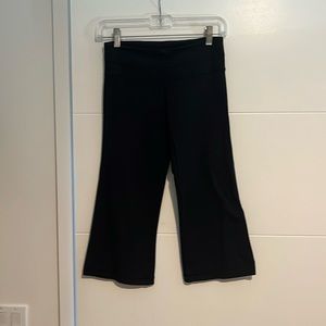 Black below the knee Lululemon yoga pants